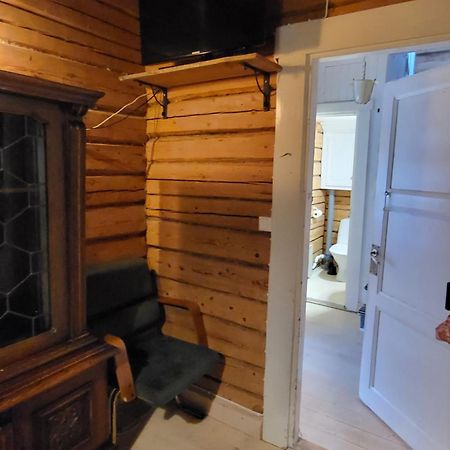 120 Yrs. Old Log House In Kuopio City Centre Exterior foto
